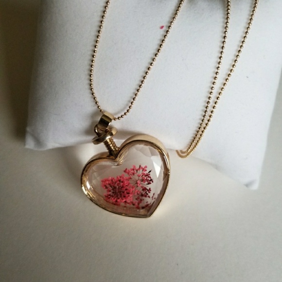 REAL FLOWER HEART SHAPED GLASS  PENDANT NECKLACE - Picture 4 of 6